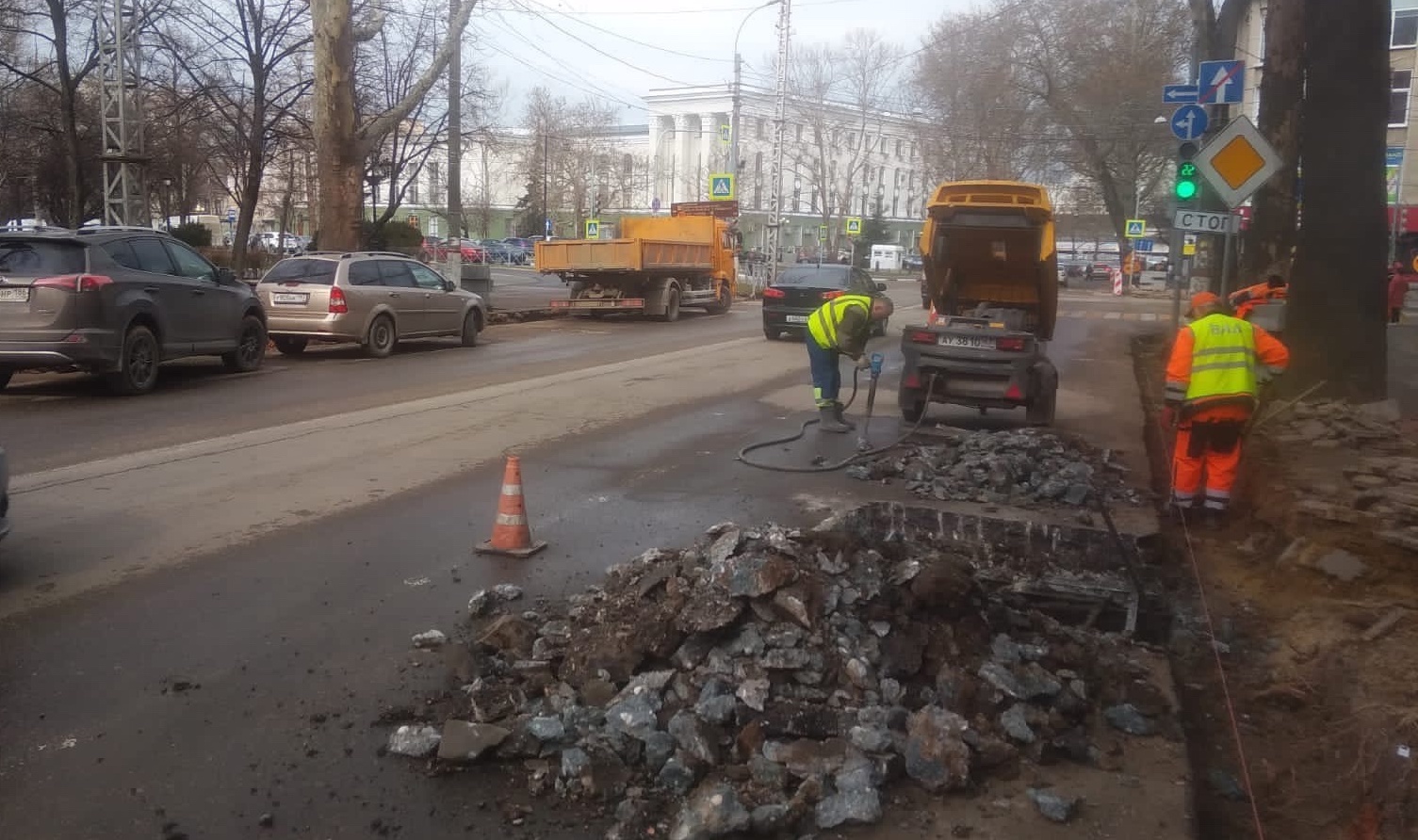 Одну из самых загруженных улиц Симферополя перекроют на неделю - Примечания